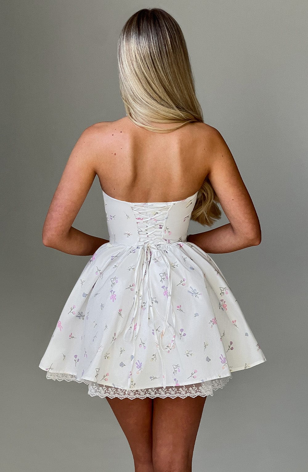 Vestido Mini Evie - Blanco con Estampado Floral Multicolor