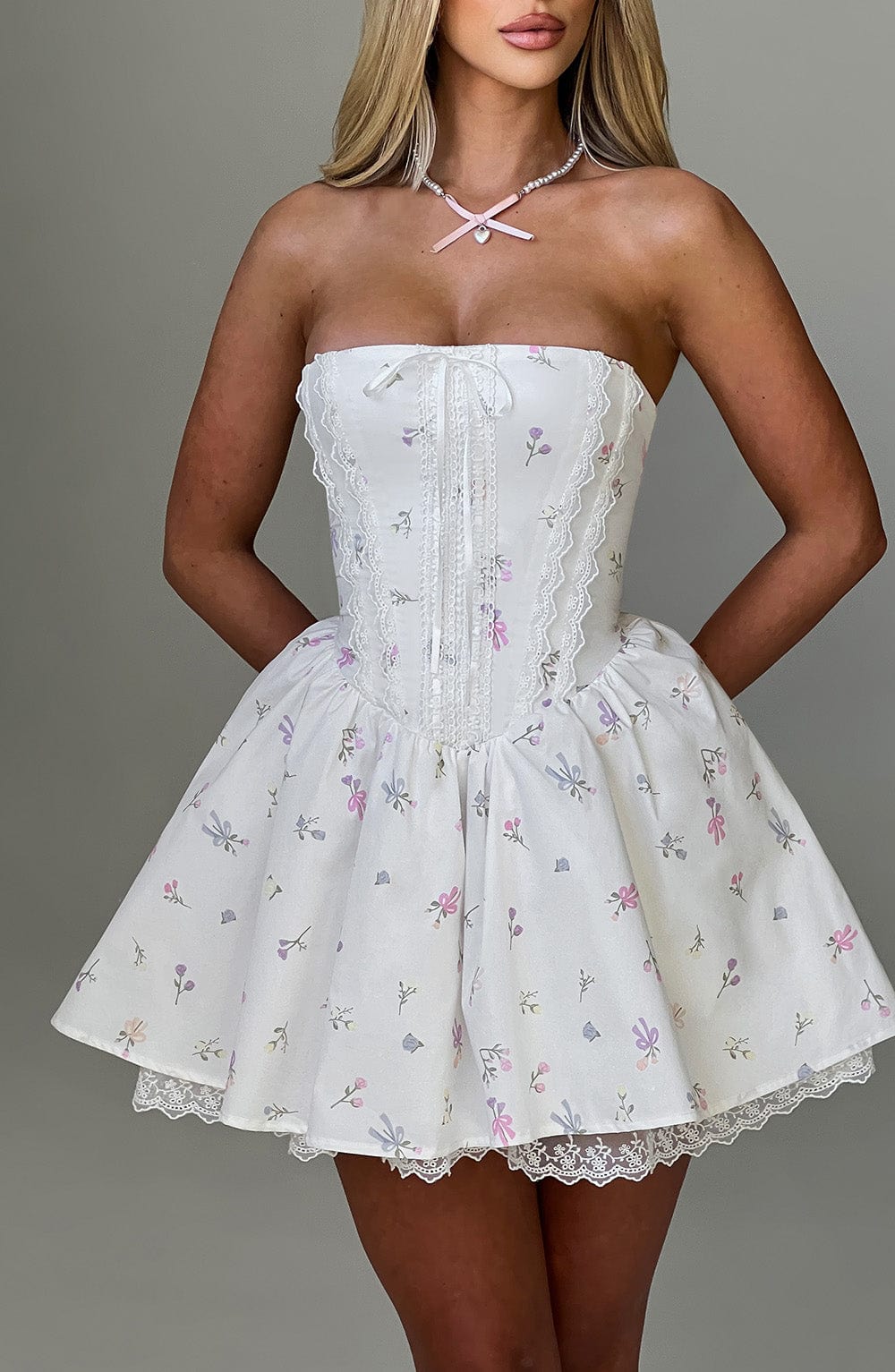Vestido Mini Evie - Blanco con Estampado Floral Multicolor